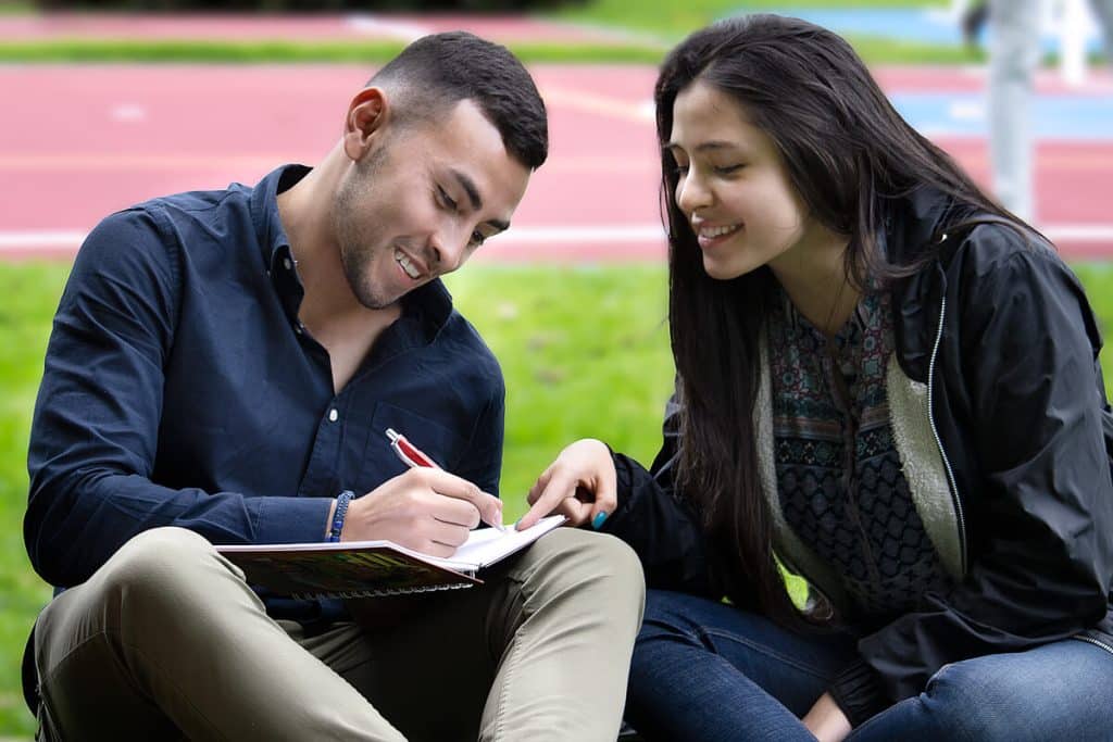 En UNICERVANTES disfrutas de campus campestre para crear lazos de amistad.